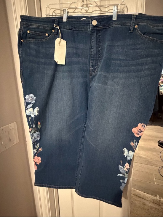 Seven7 Denim - Seven7 Dark Blue Cropped Jeans with Pink & Light Blue Floral Embroidery